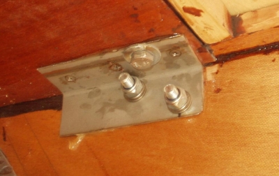 Befestigungswinkel für U-Bolzen und Motorträger